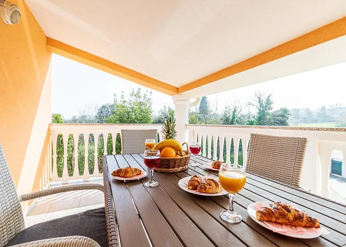 Rok 아파트 풀라