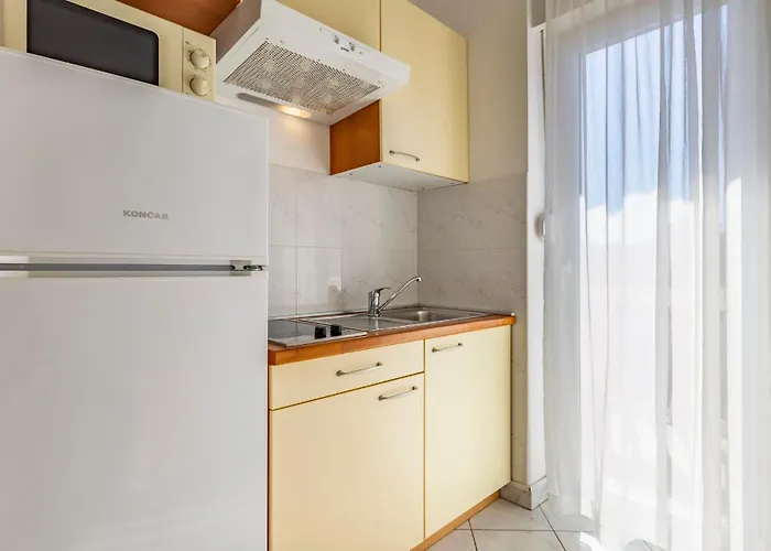 Rok 아파트 풀라